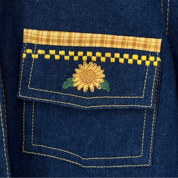 Women’s Garden Floral Embroidered Denim Jacket - Picture 5 of 12